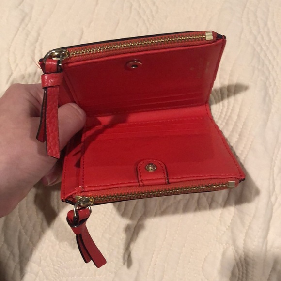 Kate spade New York red pebbles leather L zip bifold wallet - Picture 6 of 7